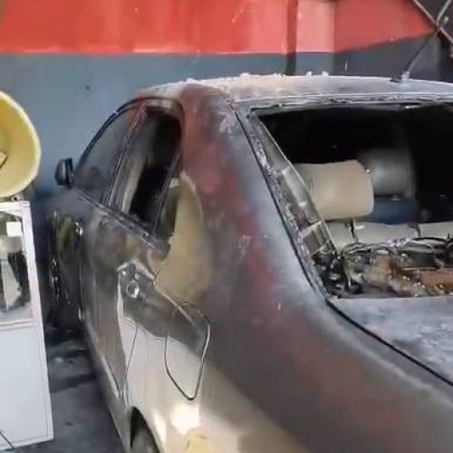 Carro é incendiado e moradores expulsos por facção em Fortaleza