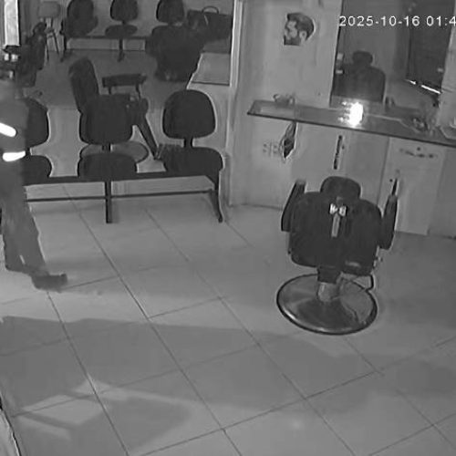 Salão de beleza é furtado no Centro de Fortaleza durante a madrugada desta quinta-feira (16)