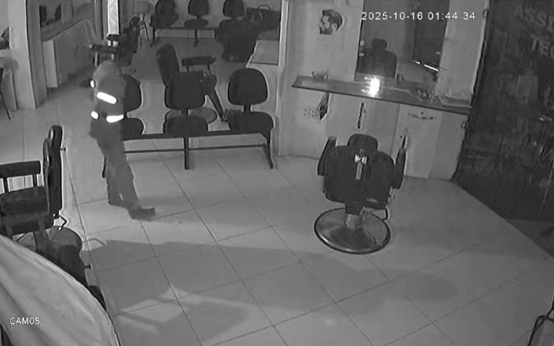 Salão de beleza é furtado no Centro de Fortaleza durante a madrugada desta quinta-feira (16)