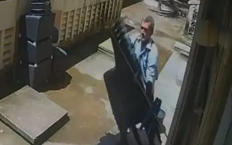Idoso furta pilha de 10 cadeiras em centro comercial de Messejana, em Fortaleza