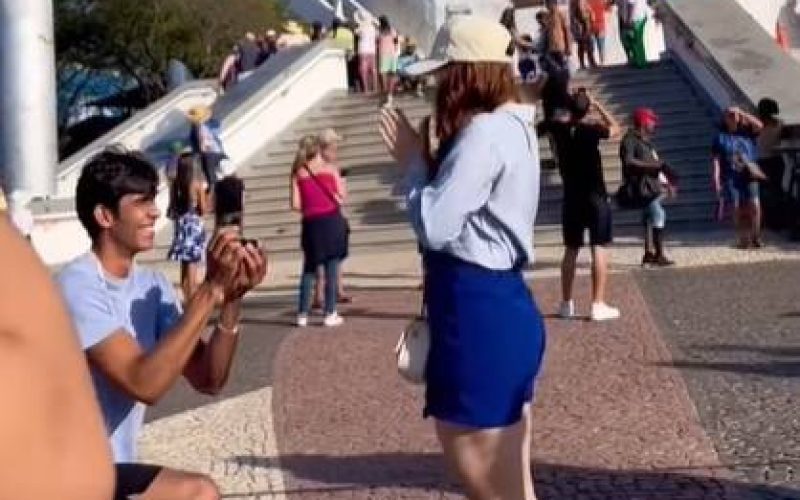 Romeira de Pernambuco é pedida em casamento aos pés da estátua de Padre Cícero, em Juazeiro do Norte