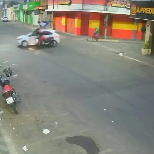 Colisão entre moto e carro deixa dois feridos em cruzamento de Juazeiro do Norte, no Ceará