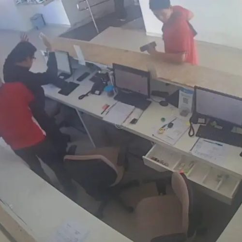 Funcionários são feitos reféns durante assalto a clínica em Fortaleza