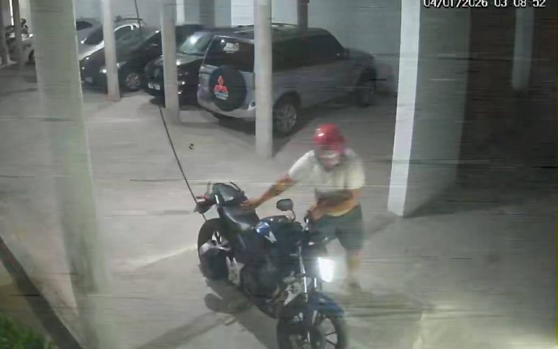 Dupla invade condomínio em Fortaleza e furta duas motocicletas durante a madrugada