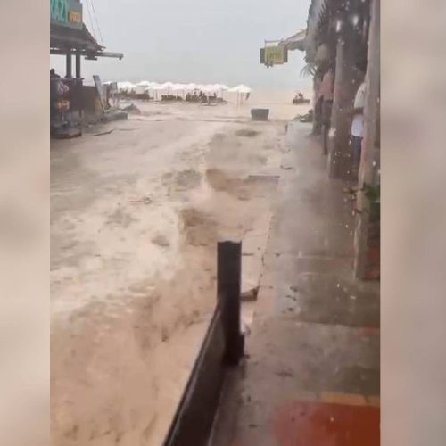 Chuva intensa provoca alagamentos e correnteza em ruas da Vila de Jericoacoara, no Ceará
