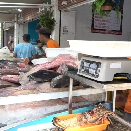 Compras de última hora levam consumidores em busca de produtos típicos da Semana Santa