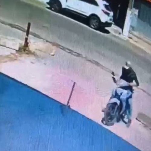 Motocicleta é furtada em Maracanaú e ação criminosa é registrada por câmeras de segurança