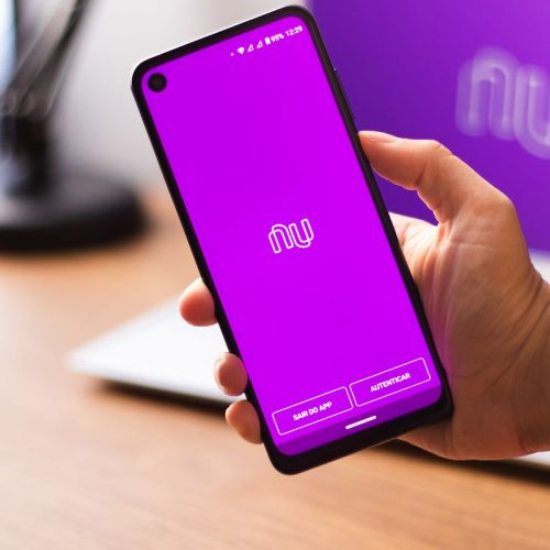 Nubank está fora do ar? Usuários relatam problemas no aplicativo nesta terça-feira (23)