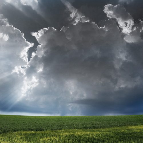 Fim de semana será de aumento de temperatura e pancadas de chuva pelo país