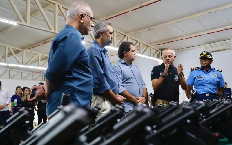 Parceria entre Prefeitura e Governo do Ceará entrega 429 armas à Guarda Municipal de Fortaleza