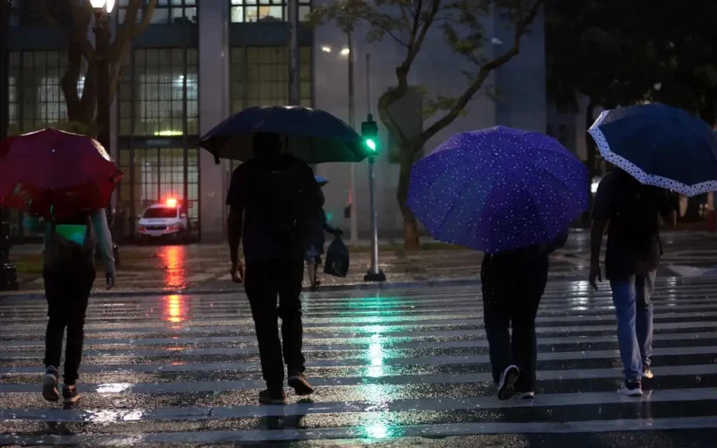 Chuva segue intensa em quatro regiões do país; saiba onde e até quando