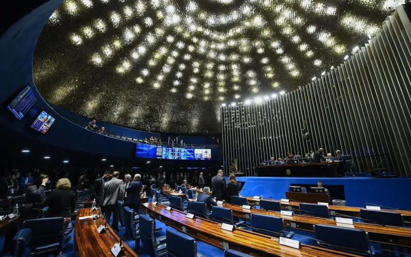 Senado aprova em 15 minutos isenção do IR para quem ganha até dois mínimos