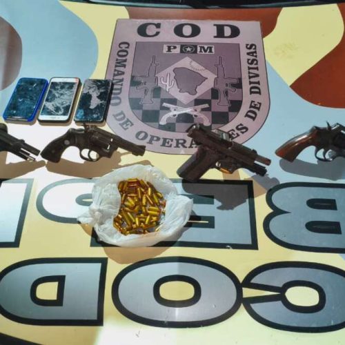 Cinco armas são apreendidas após confronto entre criminosos e a polícia no Ceará