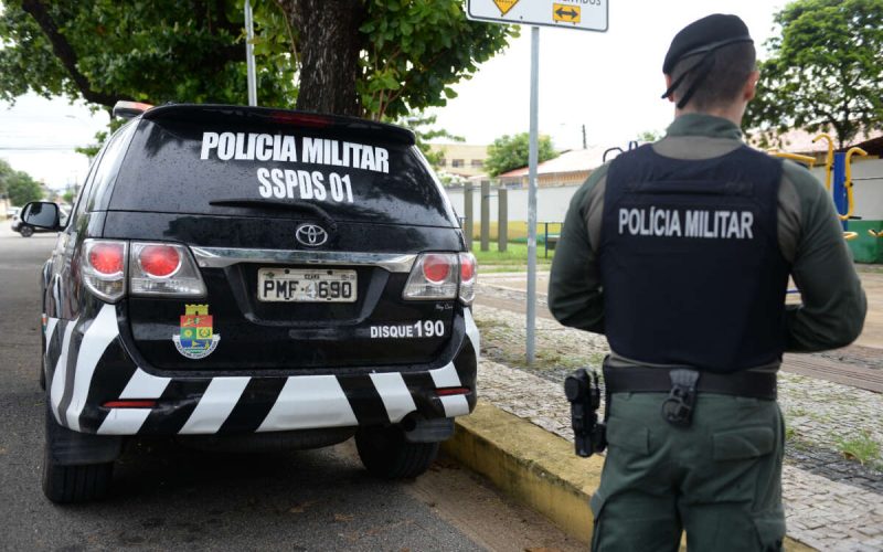 Soldado da PM cearense impede furto a carro e prende criminoso em Patos, na Paraíba