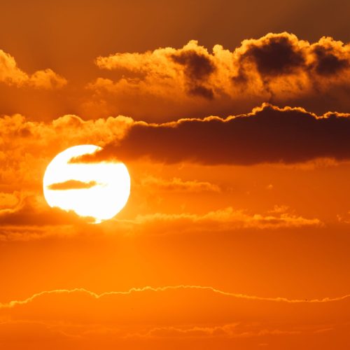 Verão 2026: quando começa e como deve ser a estação no Brasil?