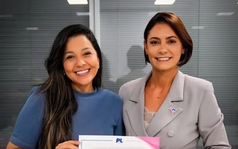 Michelle Bolsonaro participa de evento do PL Mulher em Caucaia ao lado de Priscila Costa