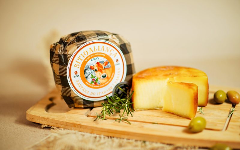Produtor fabrica queijo com café especial do Norte do Paraná