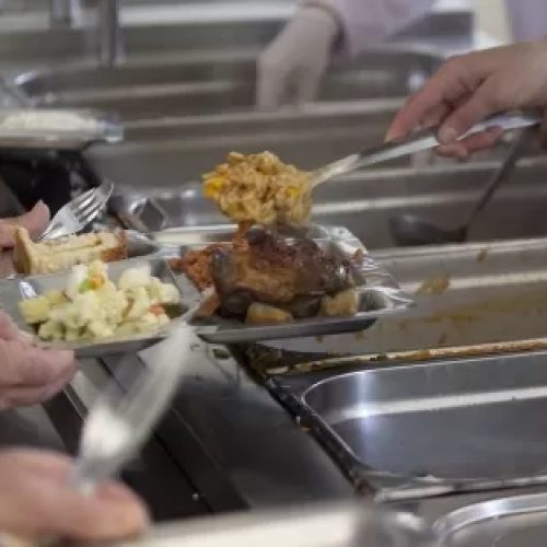 Fortaleza inaugura Restaurante Popular no Centro com 1.000 refeições gratuitas por dia