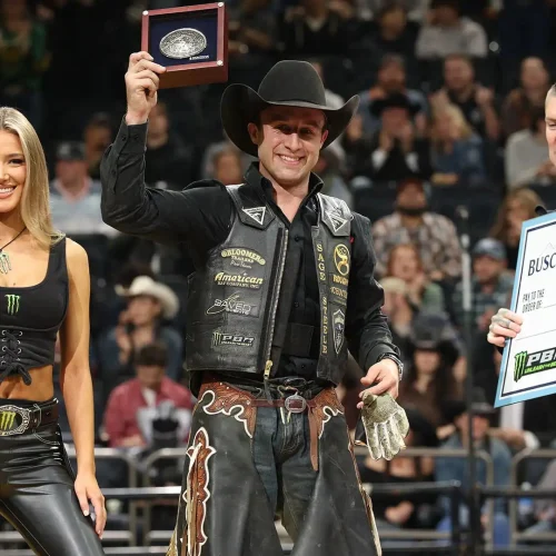 Peão brasileiro assume liderança do mundial de rodeio em touros da PBR