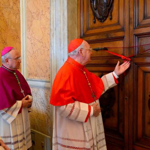 Vaticano sela aposentos do Papa Francisco em cumprimento ao ritual da Sé Vacante