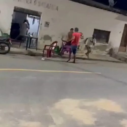 Briga em bar no interior do CE termina em agressões com cabo de vassoura e casco de cerveja