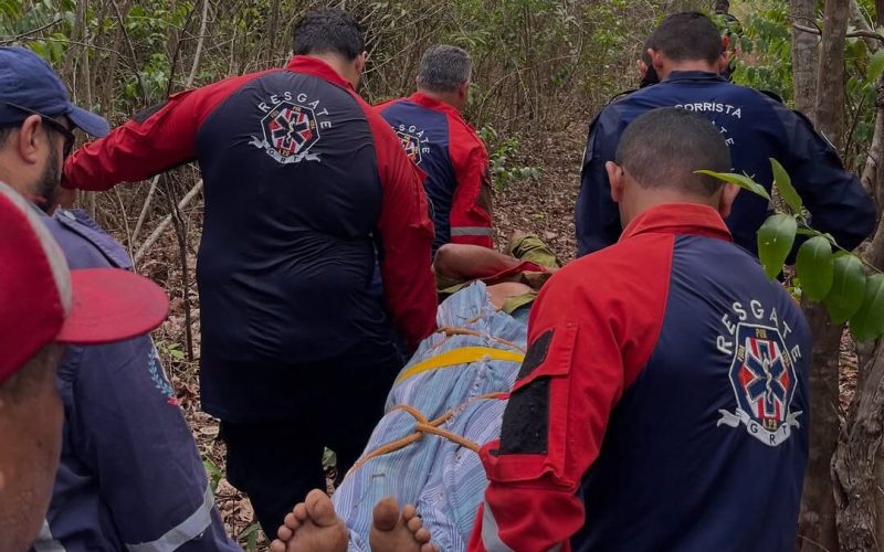 Idoso é resgatado após cair de penhasco em Tianguá, no Ceará