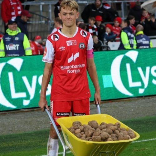 Clube de futebol presenteia ‘craque do jogo’ com batatas