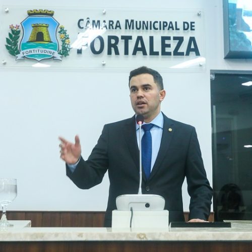 Vereador de Fortaleza acusado de ser eleito com apoio de facção tem mandato cassado