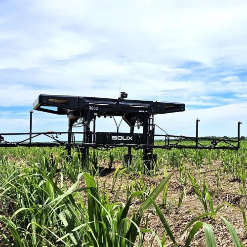 Robô da Solinftec vale a pena? Estudo mostra os benefícios do ‘mata-inseto’ da agtech brasileira