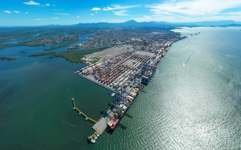 TCP atinge movimentação recorde de contêineres em 2025