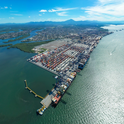 TCP atinge movimentação recorde de contêineres em 2025