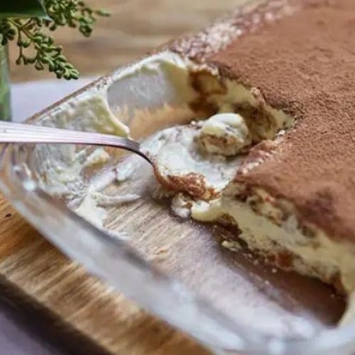 Tradicional na Itália: como fazer uma travessa de tiramisu