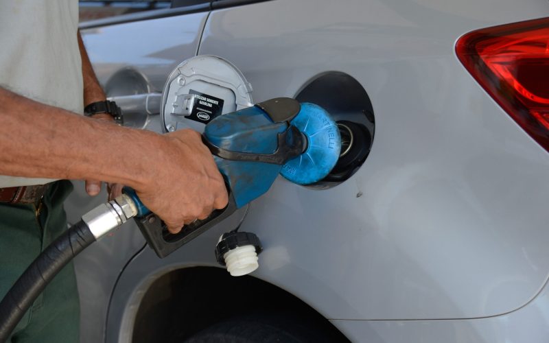 Após queda em março, vendas de etanol têm leve alta em abril