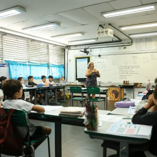 Ceará adere à Prova Nacional Docente, o “Enem dos Professores”, e estuda o uso em certames