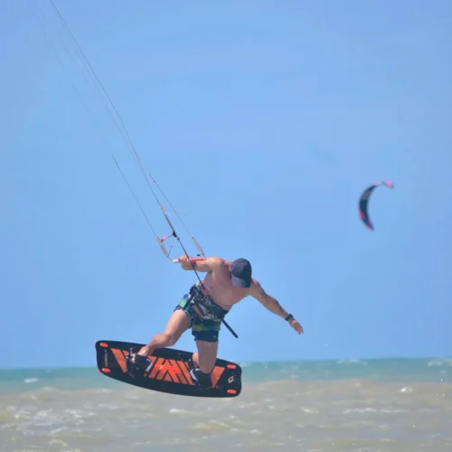 Kitesurfista que morreu afogado no Ceará alertou sobre vento forte e tamanho da pipa antes de entrar no mar