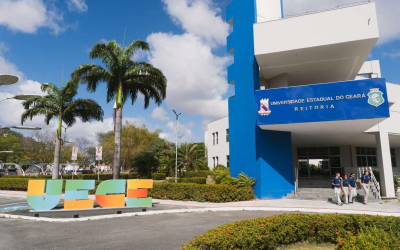 Uece divulga edital de isenção da taxa do Vestibular 2026.2