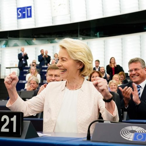 Após 26 anos de negociações, acordo Mercosul-UE é assinado