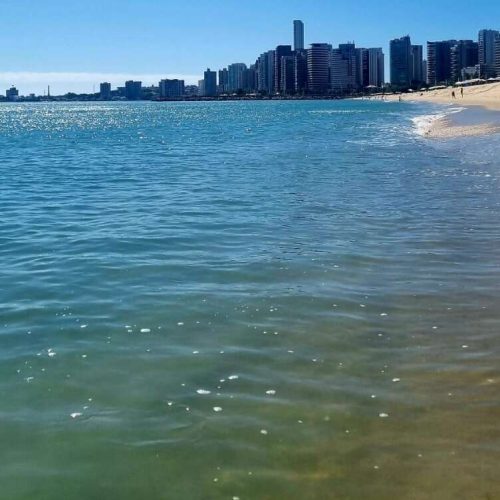 Fortaleza tem nove trechos de praia próprios para banho neste fim de semana, aponta Semace