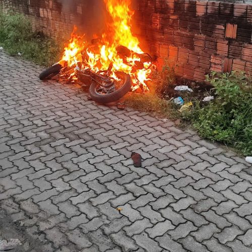Homem é morto a tiros e tem corpo carbonizado após ataque no Aracapé, em Fortaleza