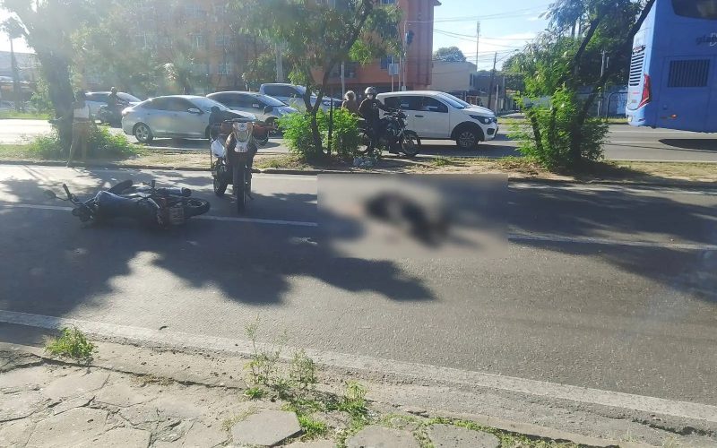 Motociclista morre ao tentar ultrapassagem entre dois veículos na Avenida Mister Hull