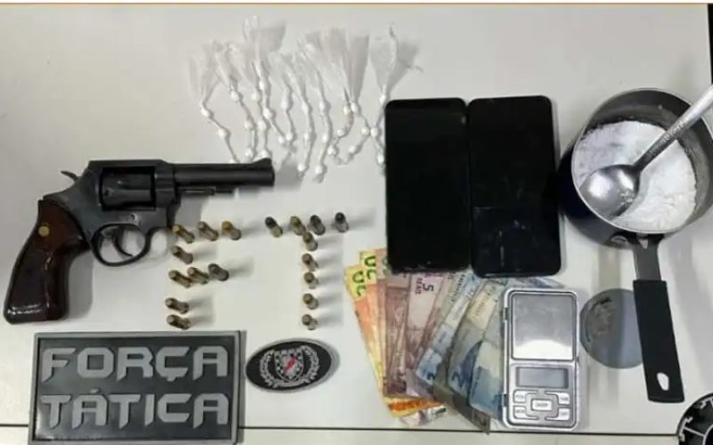 Suspeito foge e abandona drogas e arma em residência na Granja Portugal