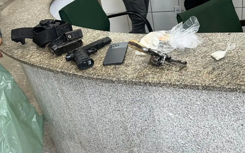 Operação da PM termina com dois suspeitos baleados após confronto na Comunidade dos Canoas no Parque São José