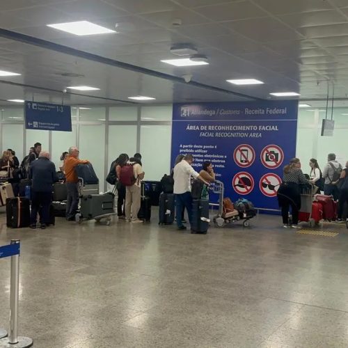 Operação-padrão da Receita Federal causa filas no Aeroporto de Fortaleza durante protesto por reajuste salarial