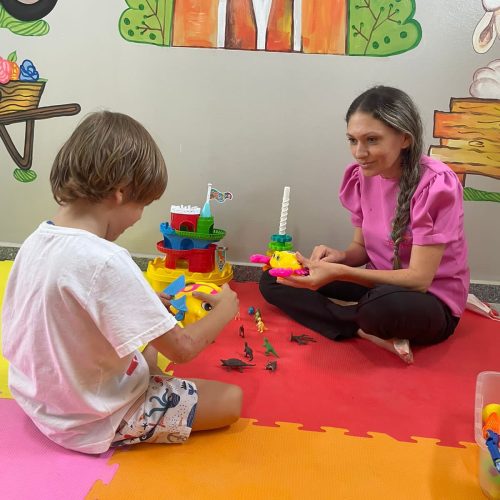 Projeto oferece terapia gratuita para crianças autistas em Nova Russas