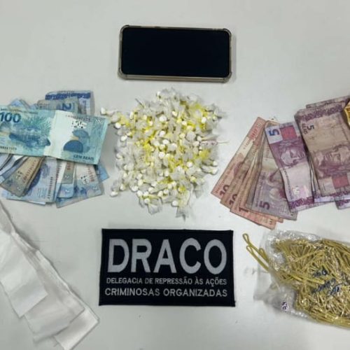 Operação Saturação Total prende dois e apreende armas e drogas no Vicente Pinzón, em Fortaleza