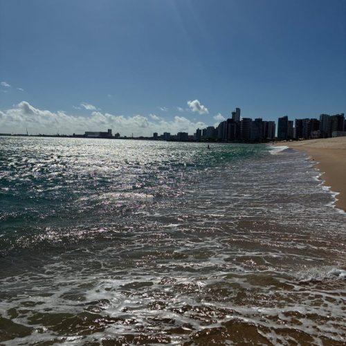 Fortaleza tem 22 trechos de praia próprios para banho neste fim de semana, aponta Semace