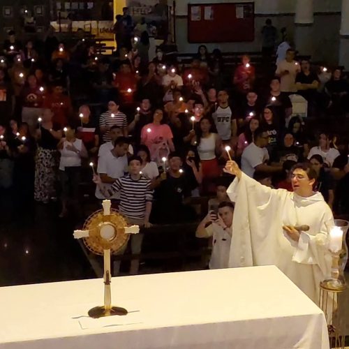 Vigília da Juventude reunirá jovens de 26 paróquias em Fortaleza com noite de oração, música e reflexão