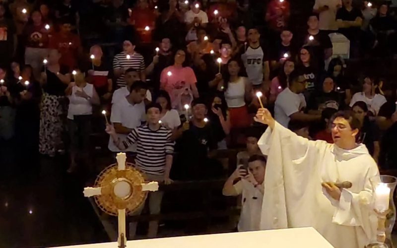 Vigília da Juventude reunirá jovens de 26 paróquias em Fortaleza com noite de oração, música e reflexão