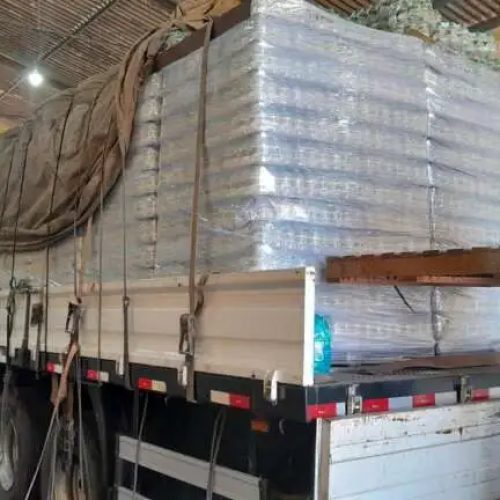 60 mil garrafas de cachaça apreendidas no CE passarão por perícia após risco de contaminação por metanol