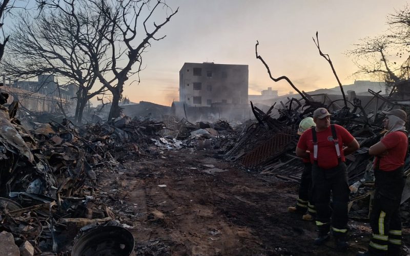 Novo foco de incêndio alerta bombeiros para Sucata Chico Alves